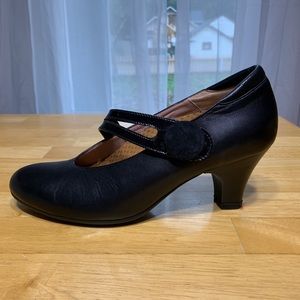 BeautiFeel Black Leather Heels | 8